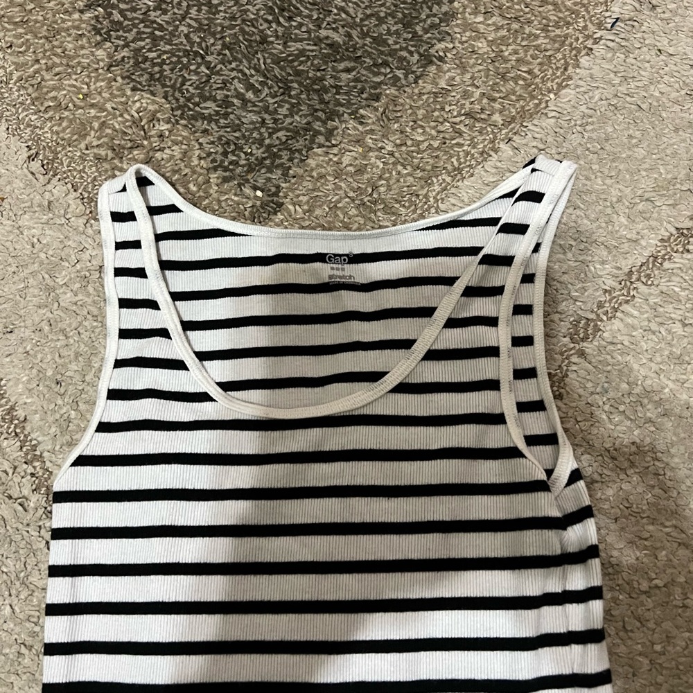 Woman  sleeve less top